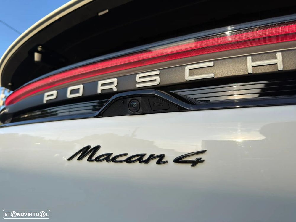 Porsche Macan Electric 4 - 16