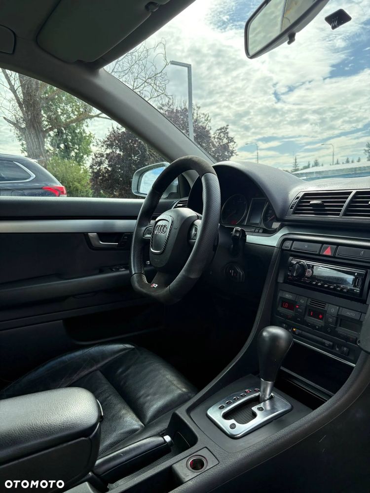 Audi A4 Limousine - 8