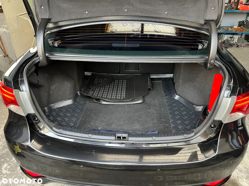 Toyota Avensis 1.8 Premium - 8
