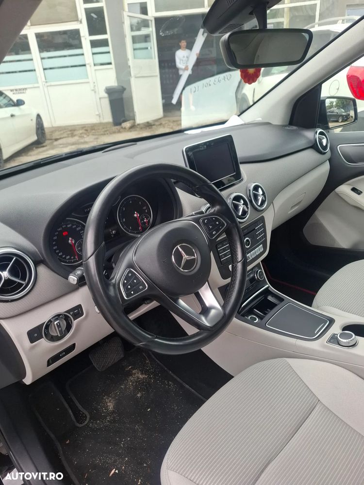 Mercedes-Benz B 180 - 4