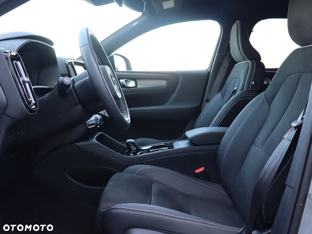 Volvo XC 40 B4 Plus Dark - 15
