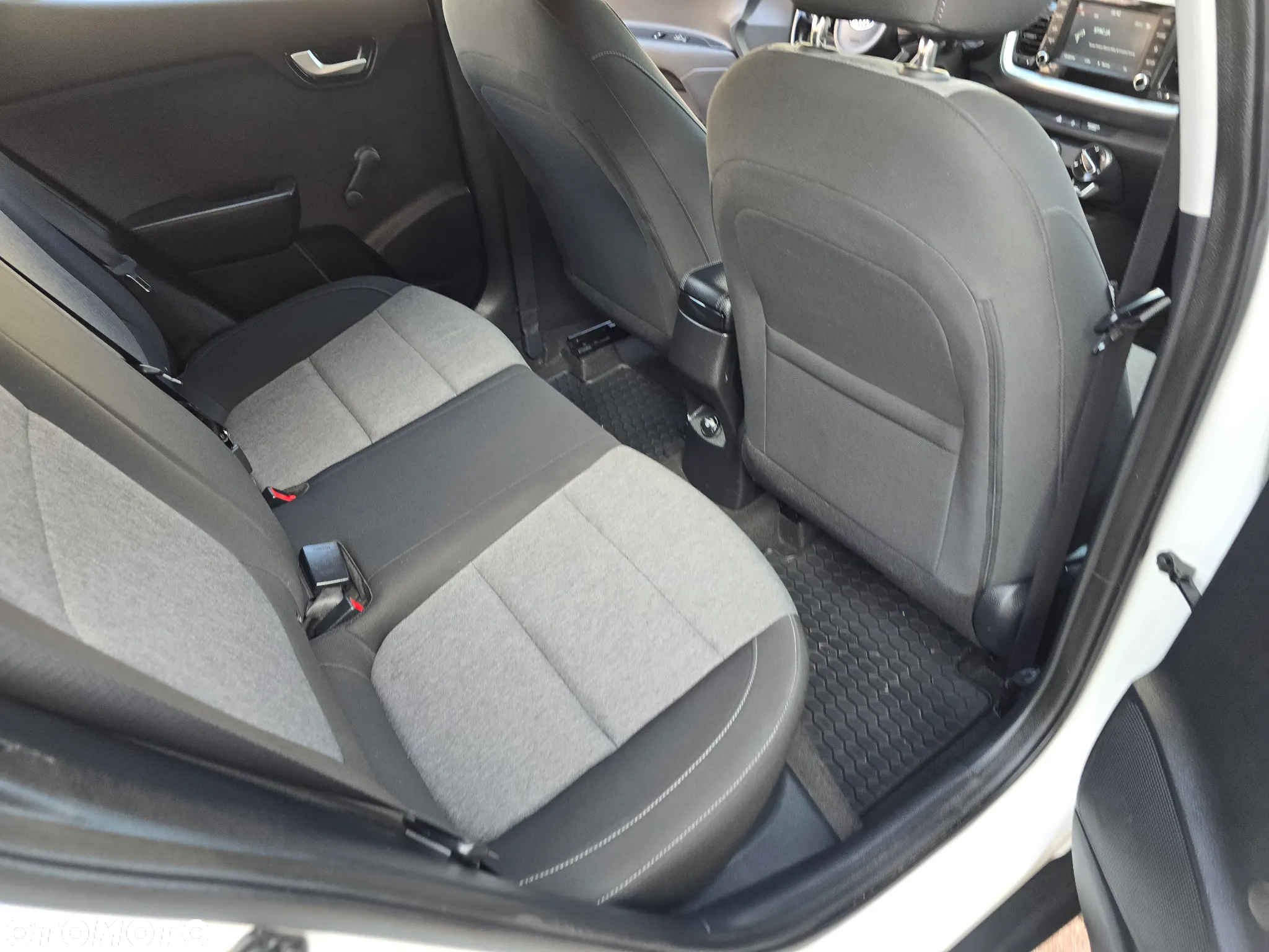 Kia Stonic 1.2 L - 10