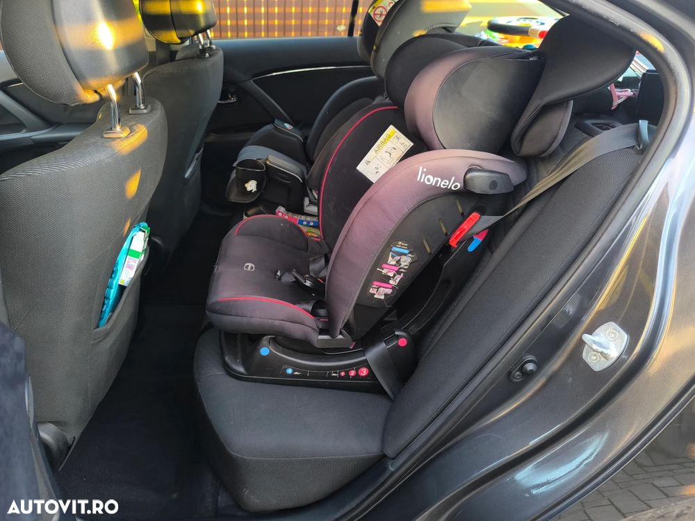 Toyota Avensis 2.2 D-CAT Luxury Aut - 9