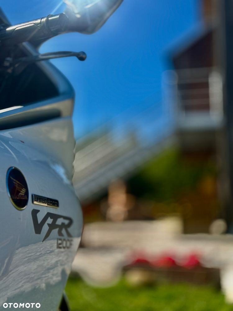 Honda VFR - 12