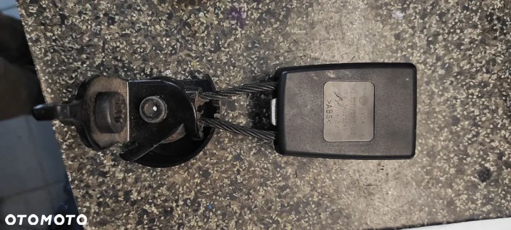 VW TIGUAN GOLF V PLUS 5M0 ZAPINKA PASA ŚRODKOWY TYŁ - 2