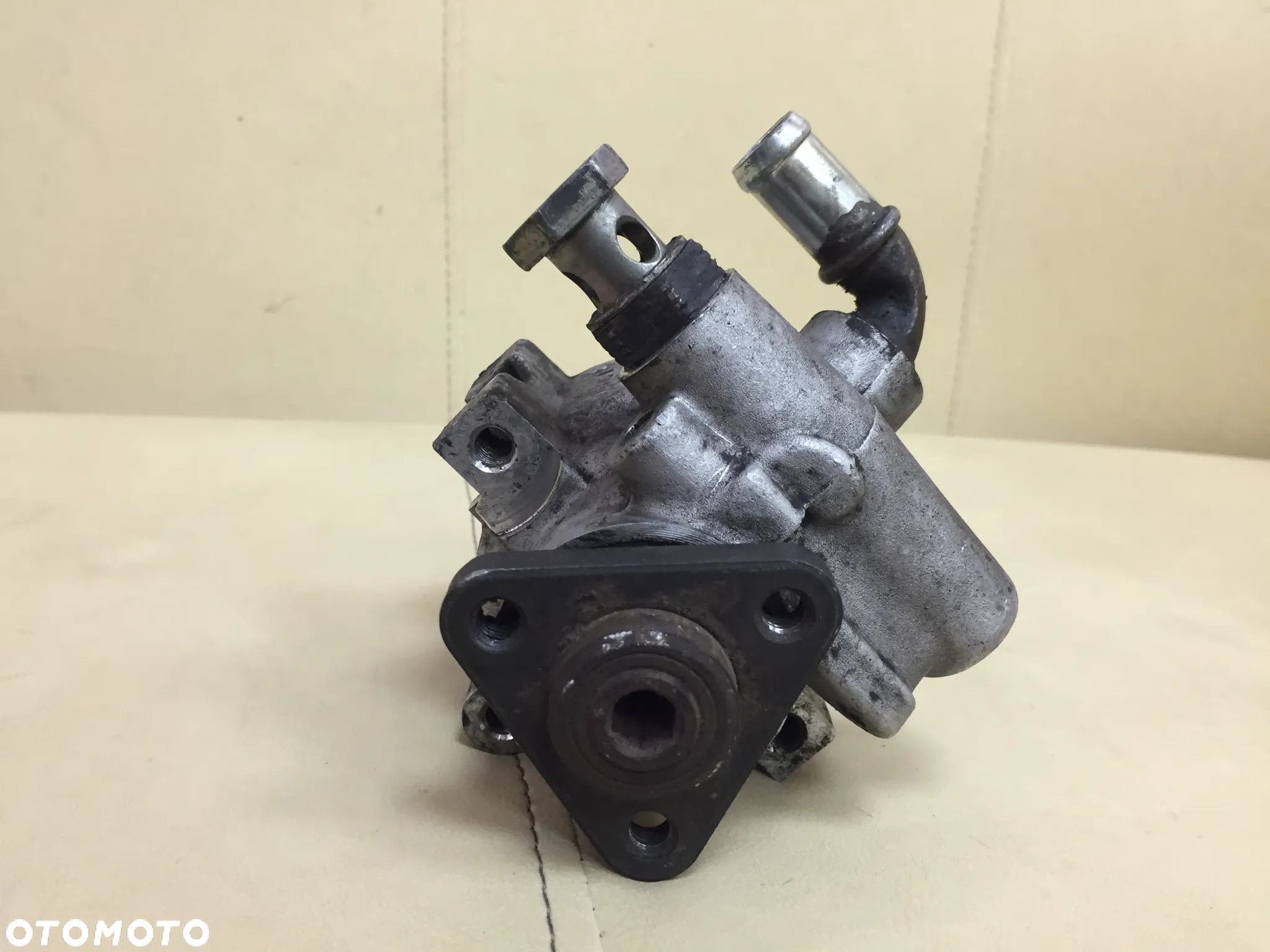 POMPA WSPOMAGANIA PEUGEOT 106 / CITROEN SAXO 9637379680 / 26086658 - 6