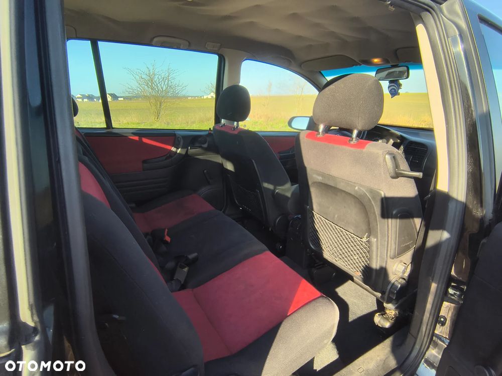 Opel Zafira 1.6 - 12