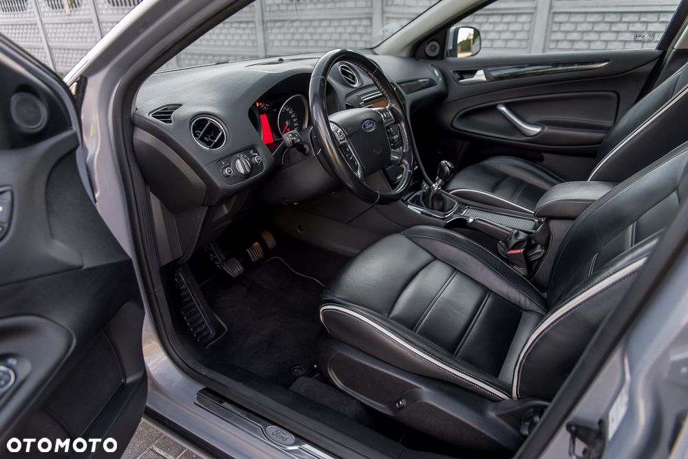 Ford Mondeo 2.0 TDCi Gold X - 32