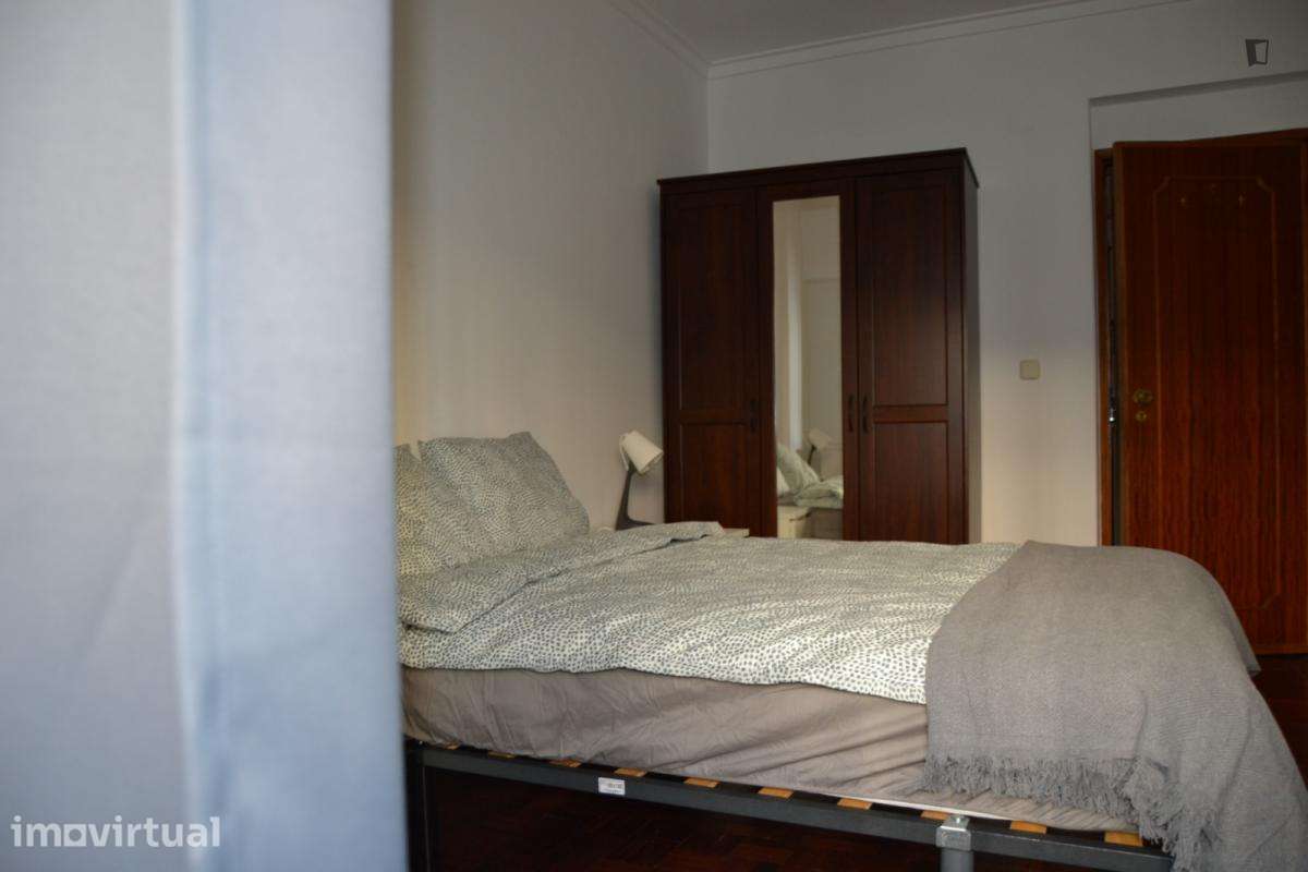 Quarto - localizado em Benfica Lisbon - Grande imagem: 5/35