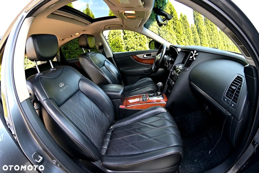 Infiniti QX70 - 8