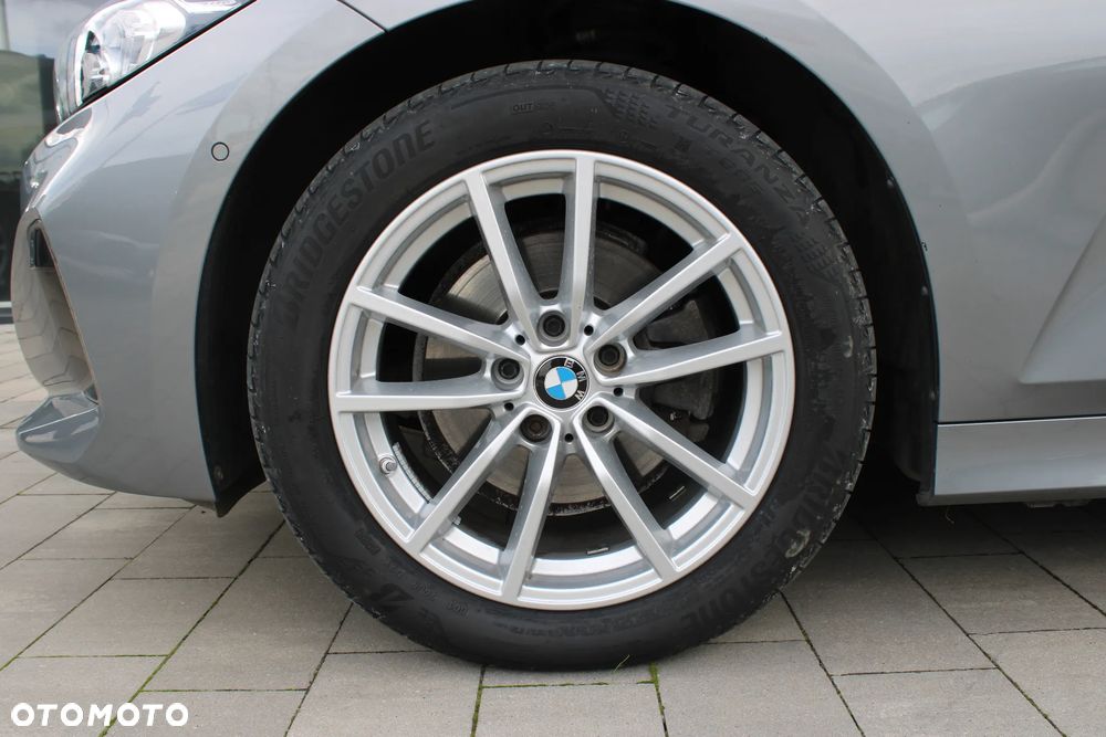 BMW Seria 3 320d xDrive mHEV - 11