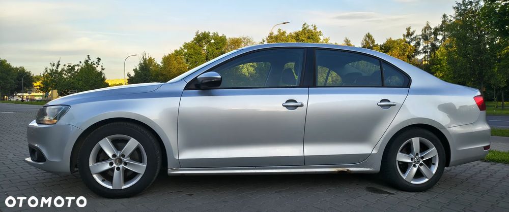 Volkswagen Jetta 1.6 TDI Comfortline - 6