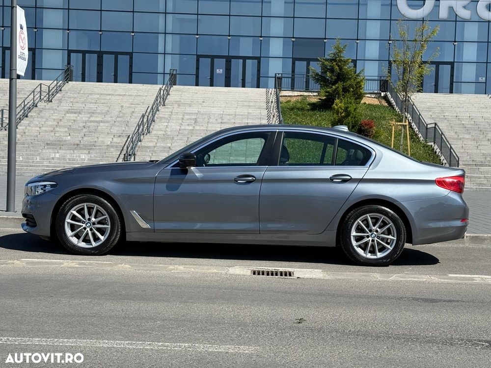 BMW Seria 5 520d Sport Line - 36