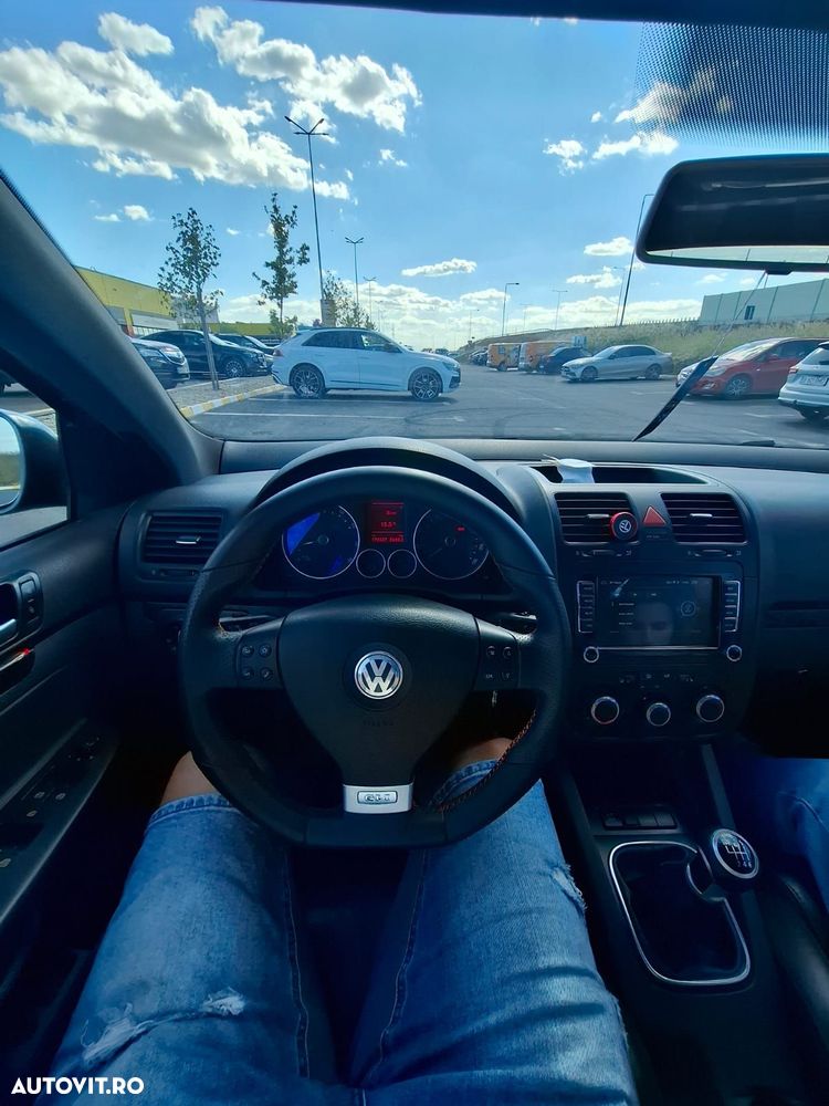 Volkswagen Jetta 2.0 Turbo FSI Sportline - 3