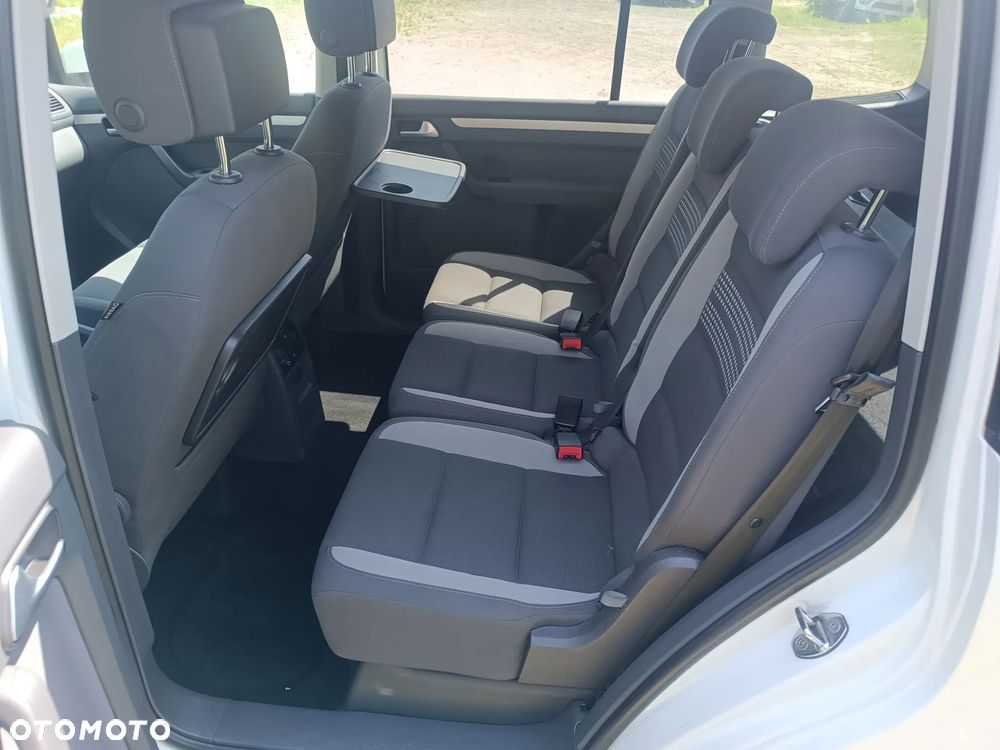 Volkswagen Touran - 11