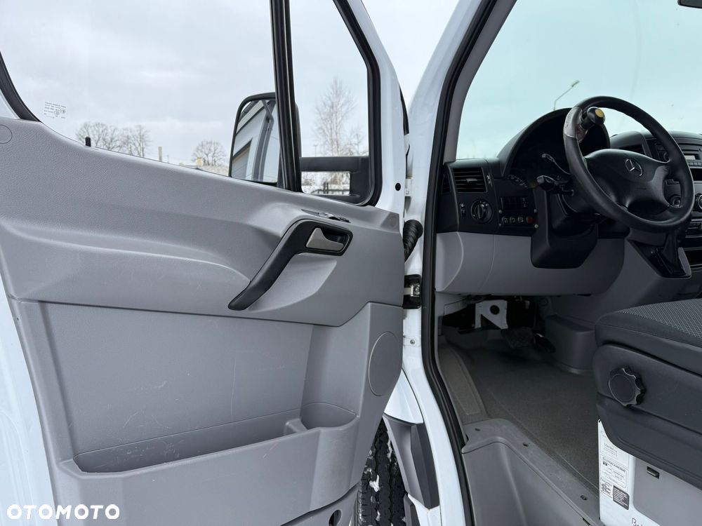 Mercedes-Benz Sprinter - 15