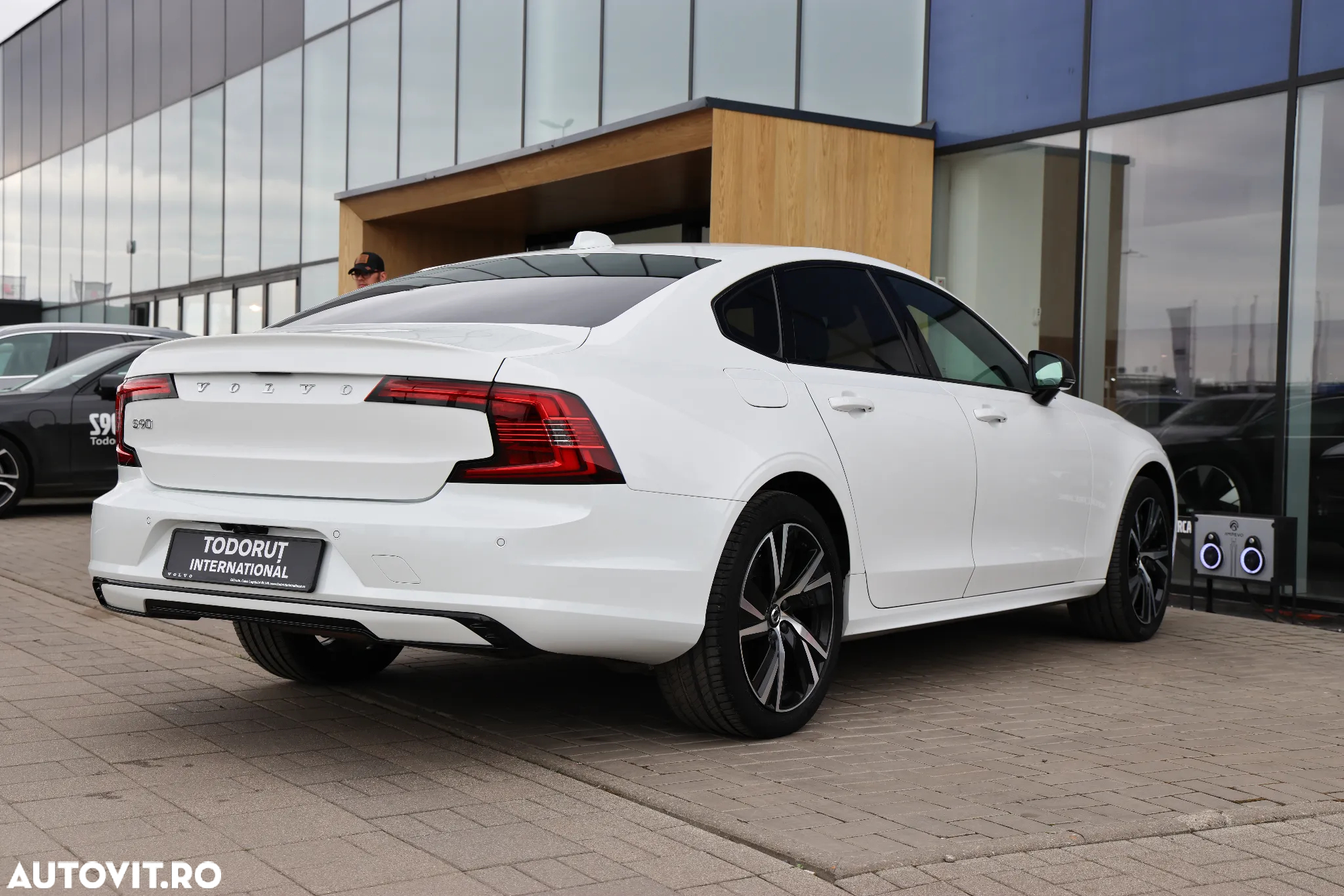 Volvo S90 T8 Twin Engine AWD Geartronic R Design - 3