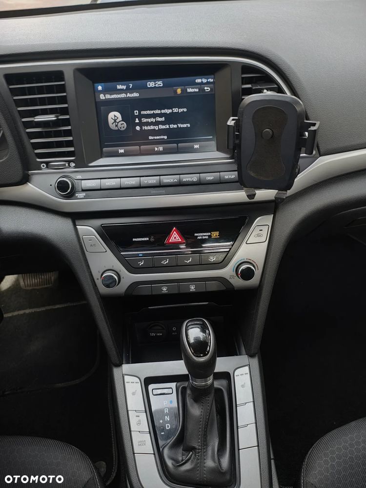 Hyundai Elantra - 12