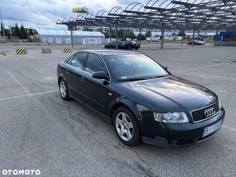 Audi A4 Limousine - 1