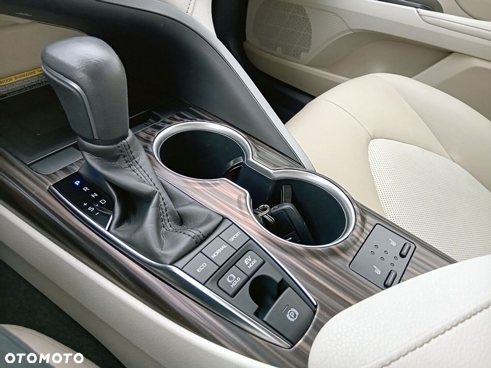 Toyota Camry 2.5 Hybrid Executive CVT - 18