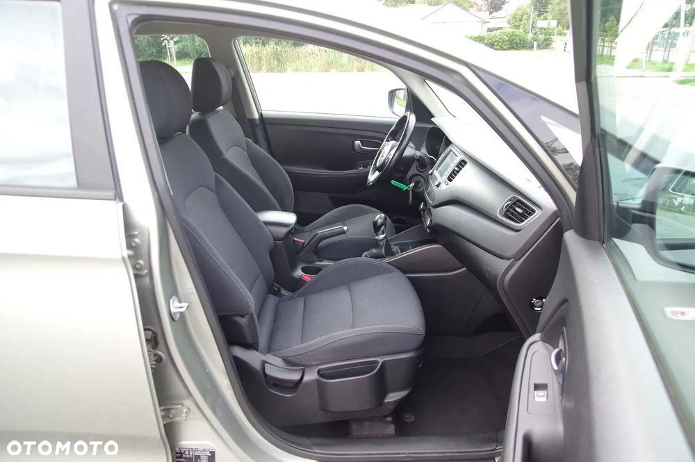 Kia Carens 1.7 CRDi 115 Dream Team Edition - 27