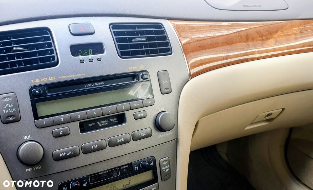 Lexus ES - 7