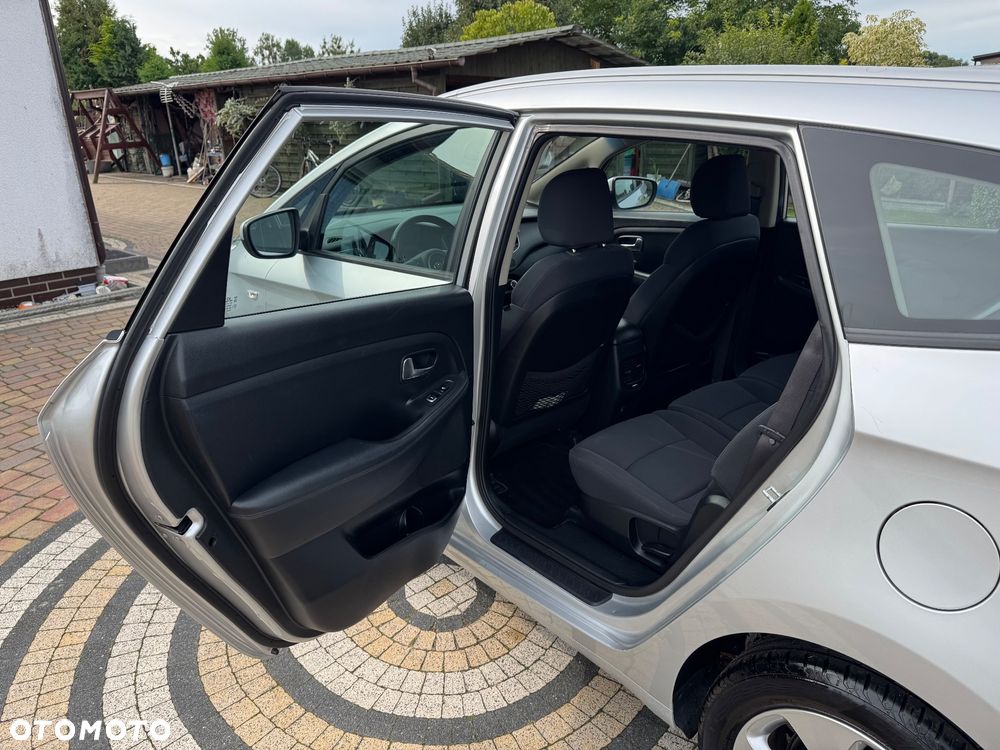 Kia Carens - 22