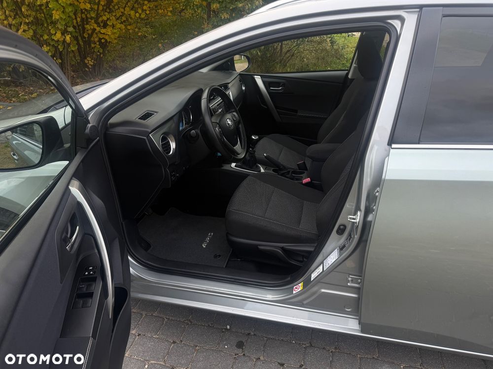 Toyota Auris - 11