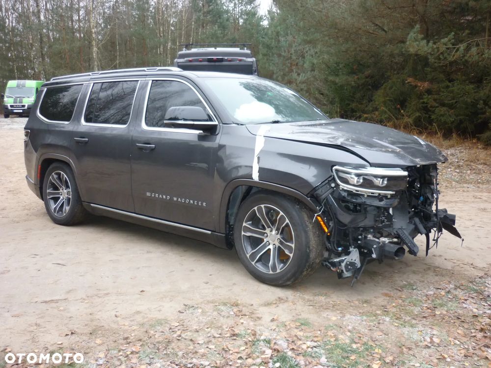 Jeep Grand Wagoneer - 8