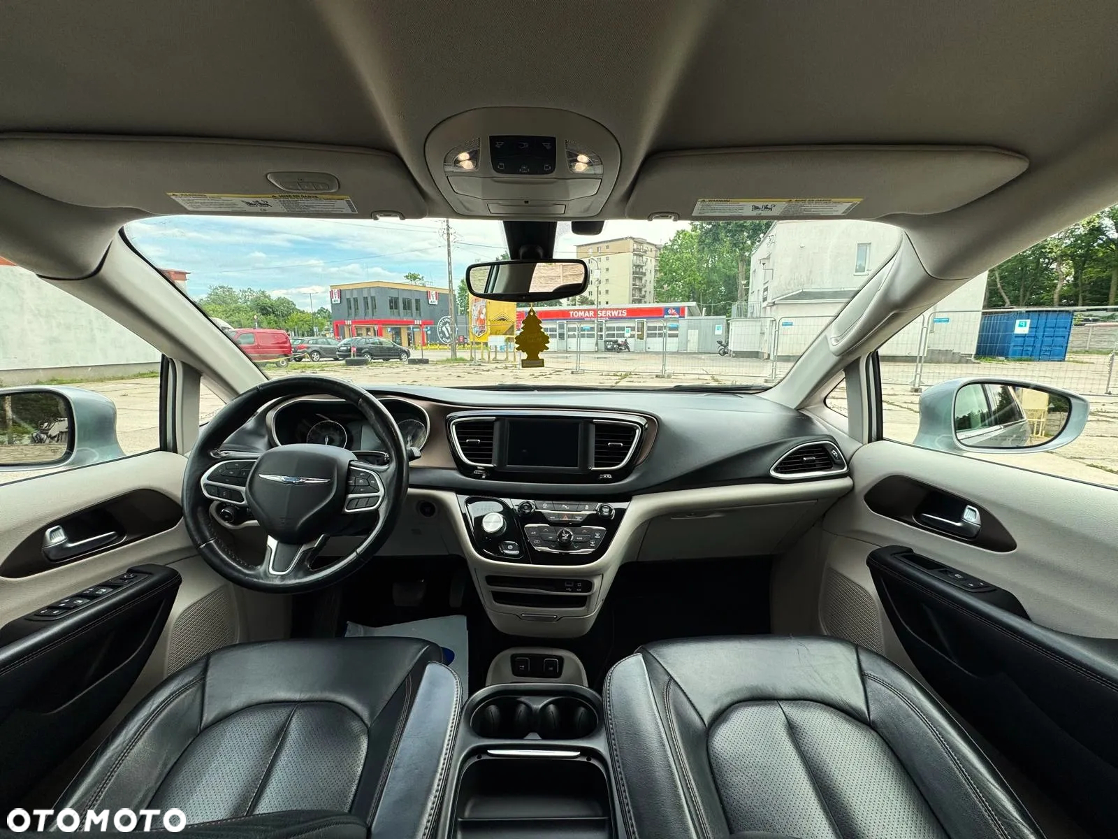 Chrysler Pacifica - 31