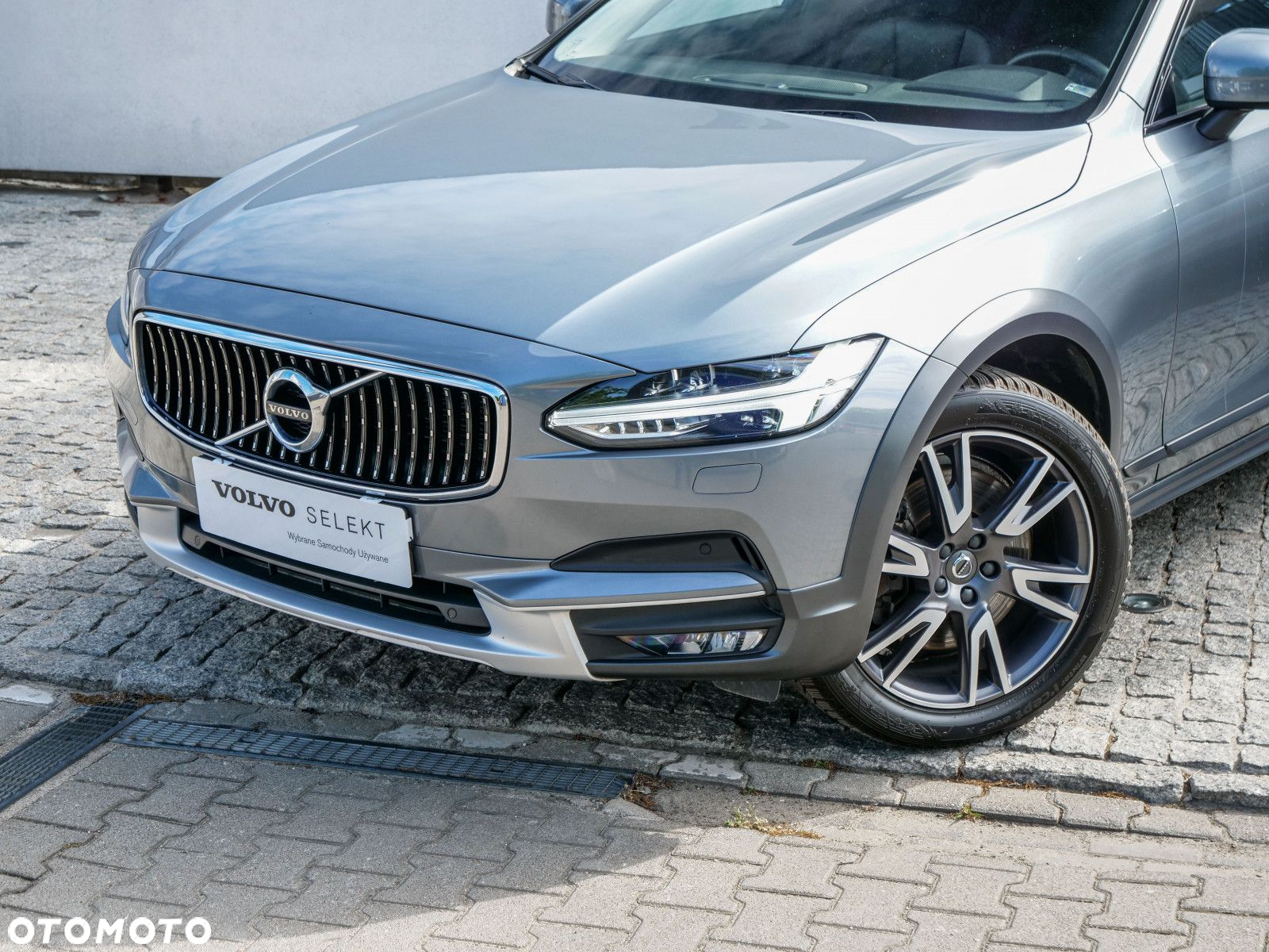 Volvo V90 Cross Country - 10