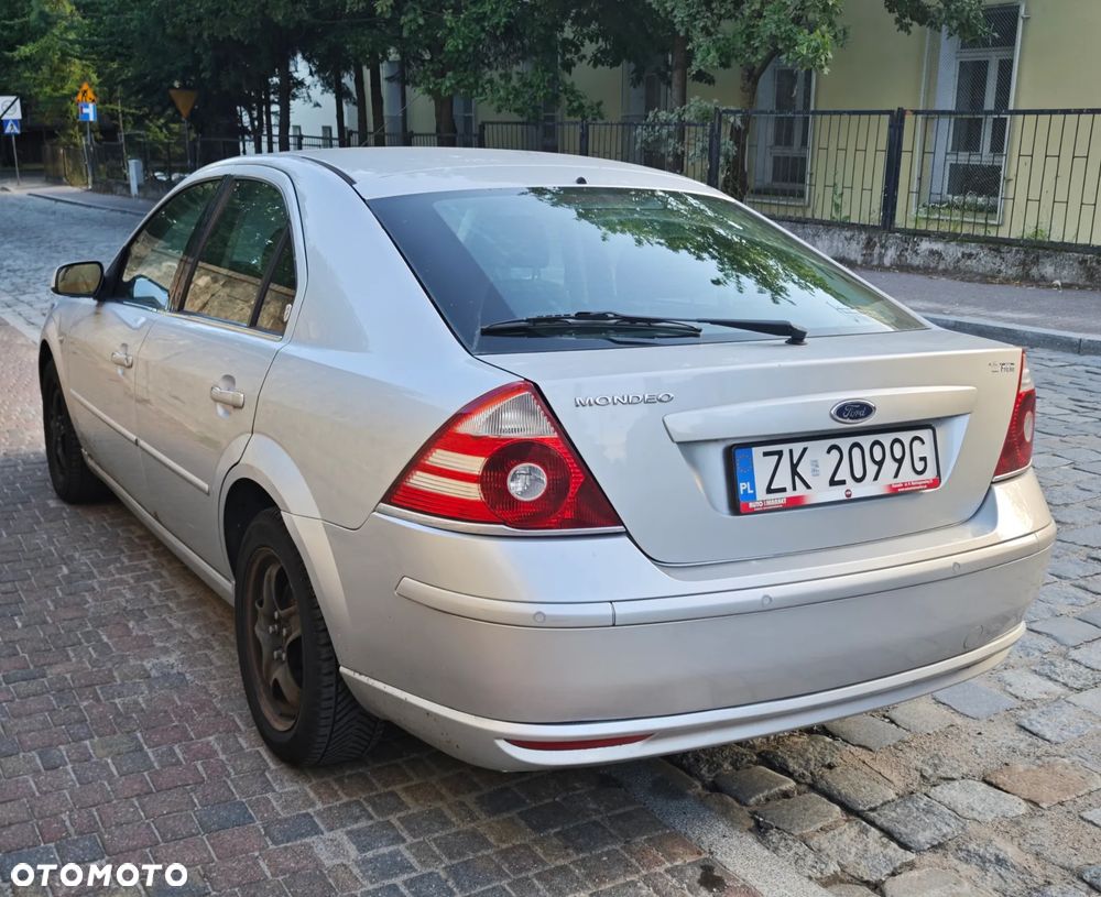 Ford Mondeo 2.0 Ghia - 3