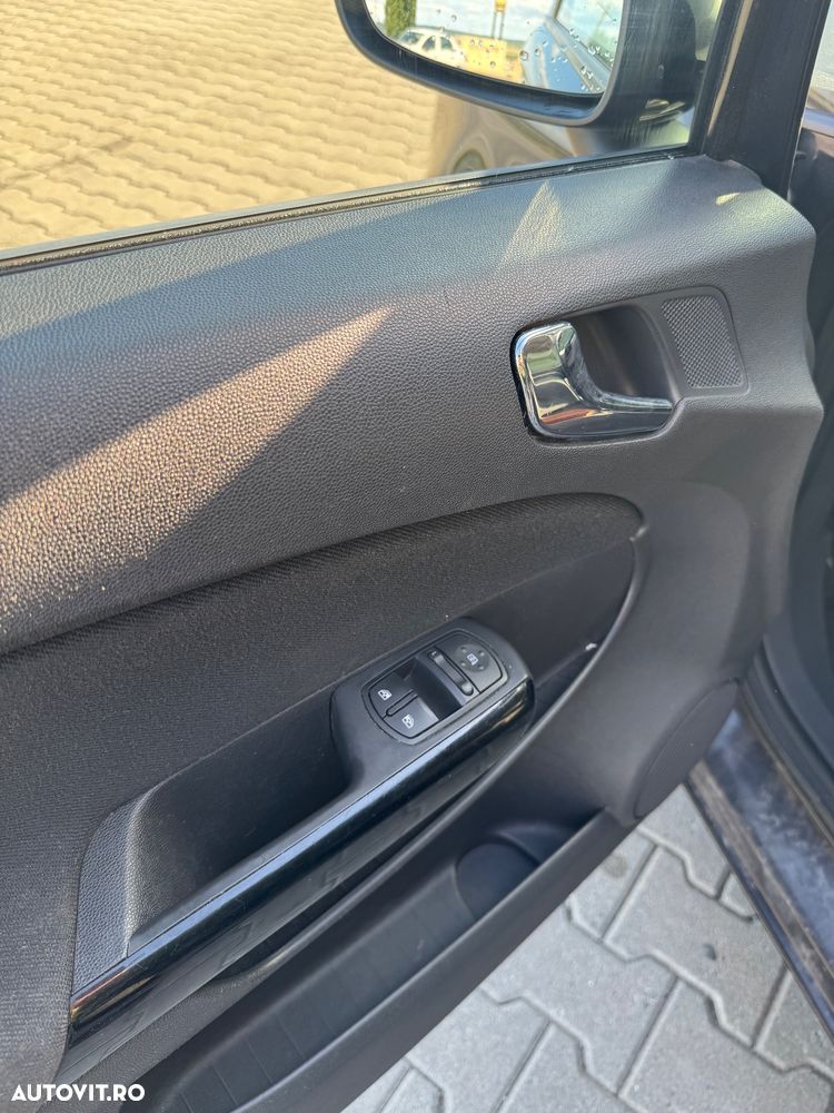 Opel Corsa 1.2 16V - 11