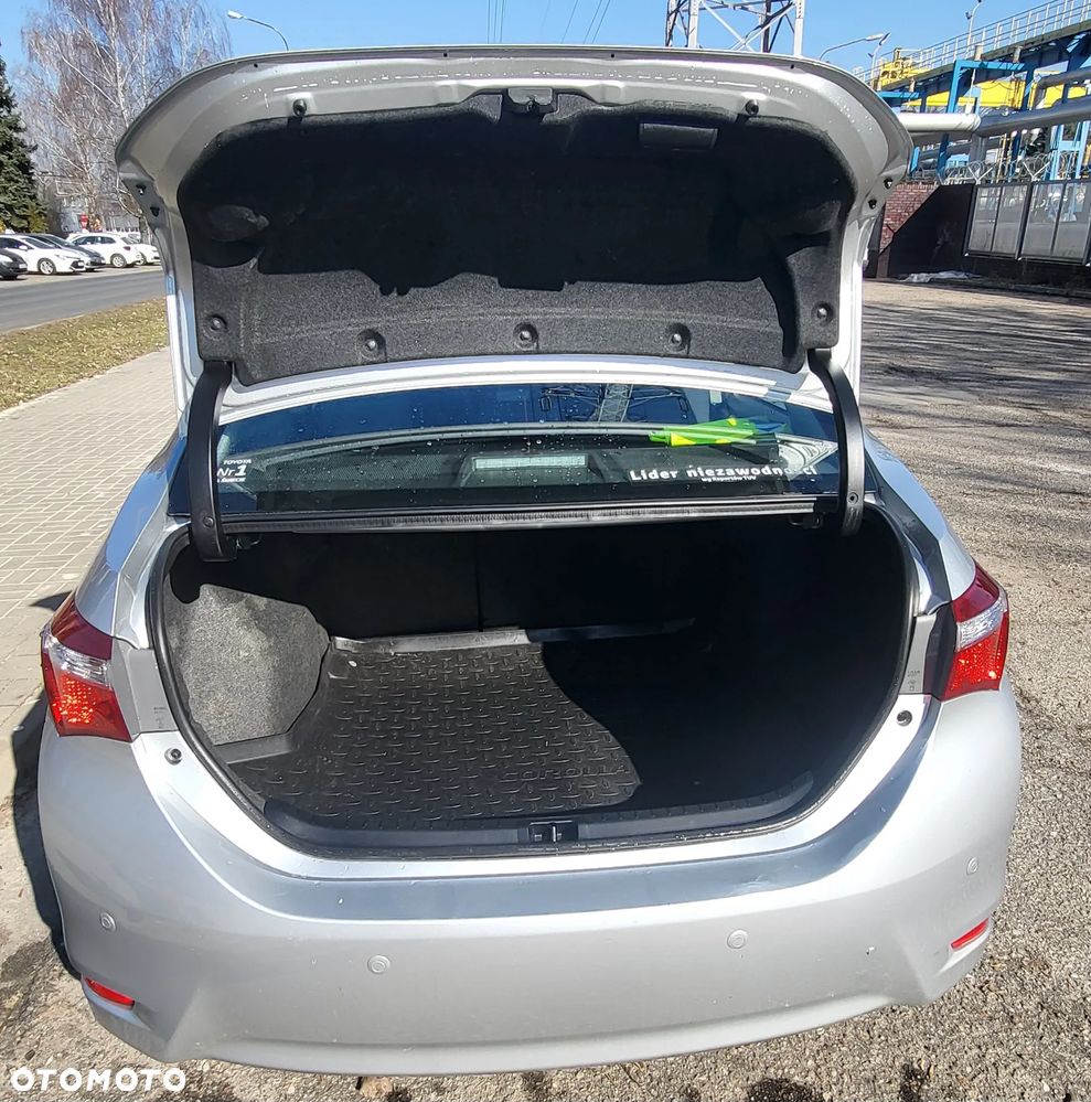 Toyota Corolla 1.6 Premium + - 12