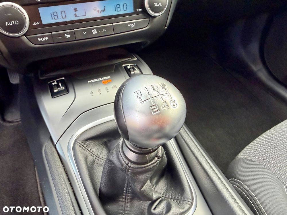 Toyota Avensis Touring Sports 1.8 Edition S+ - 23