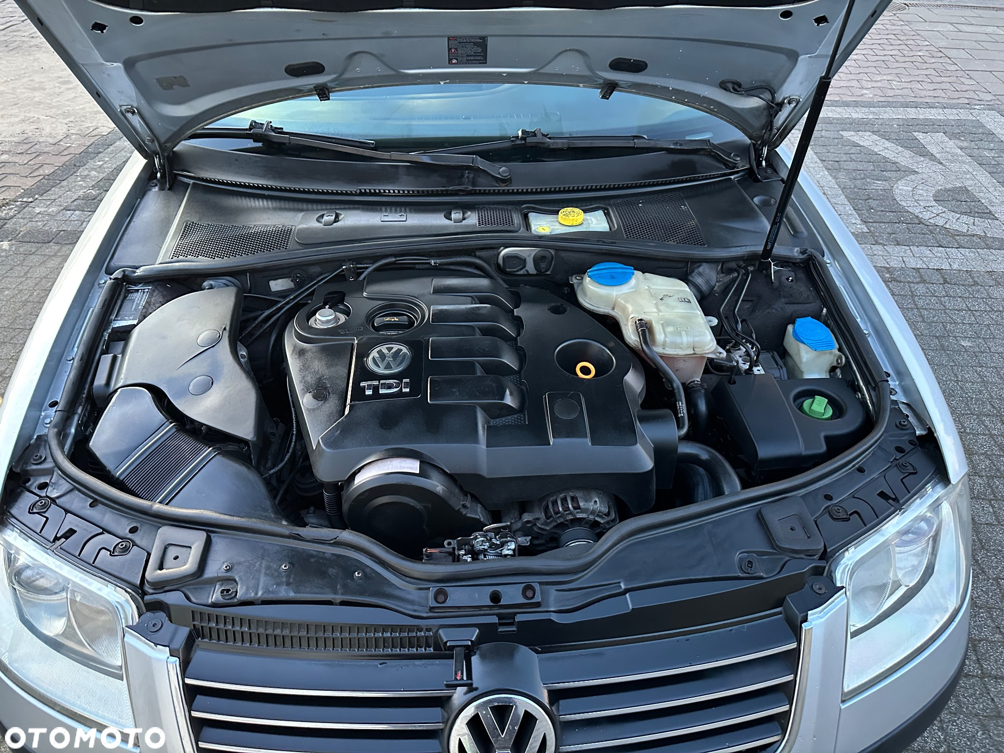 Volkswagen Passat 1.9 TDI Highline - 9