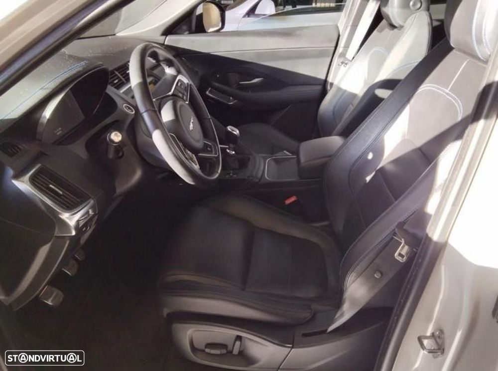 Jaguar E-Pace 2018 photo 4