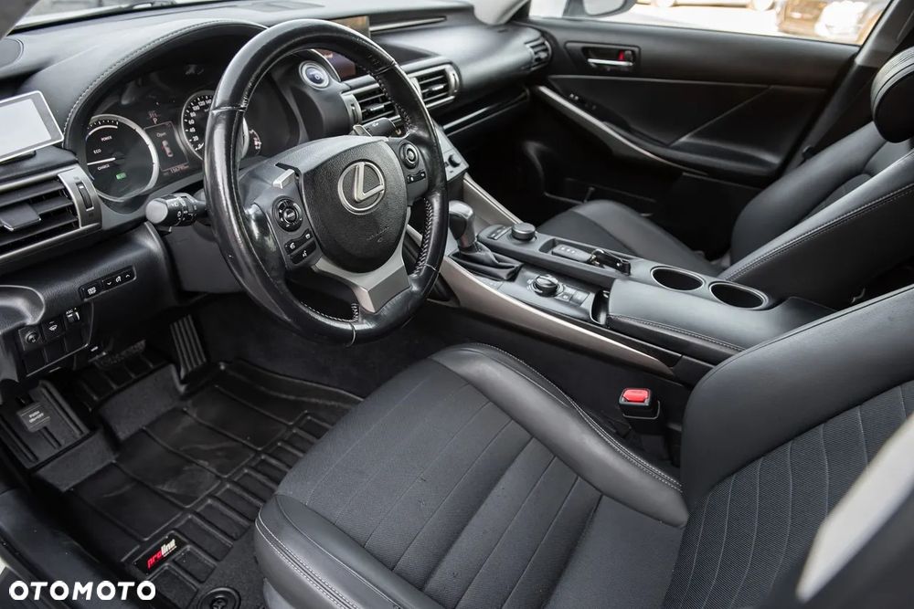 Lexus IS 300h Business - 17