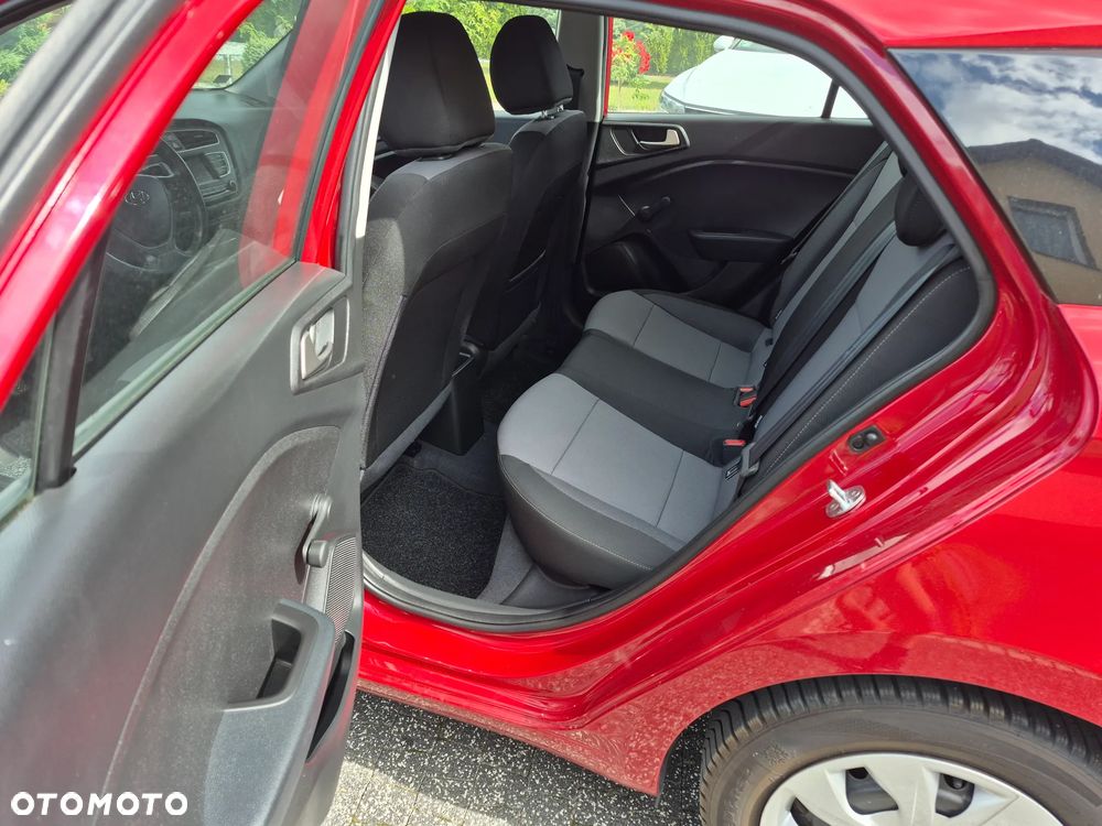 Hyundai i20 blue 1.2 Classic - 10