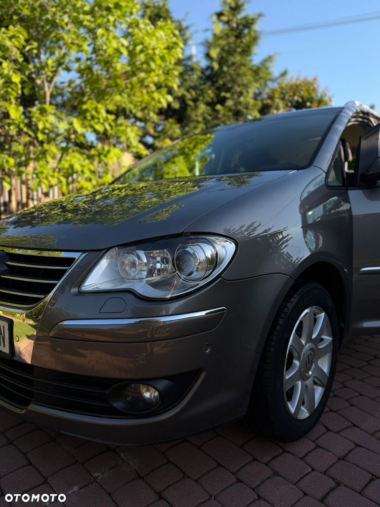 Volkswagen Touran 2.0 TDI DPF Highline - 1