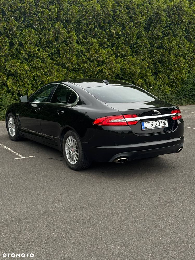 Jaguar XF 2.0 T Luxury - 8