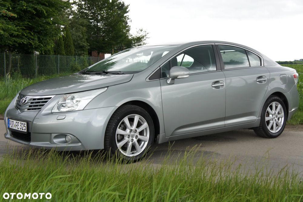 Toyota Avensis 1.8 Comfort - 12