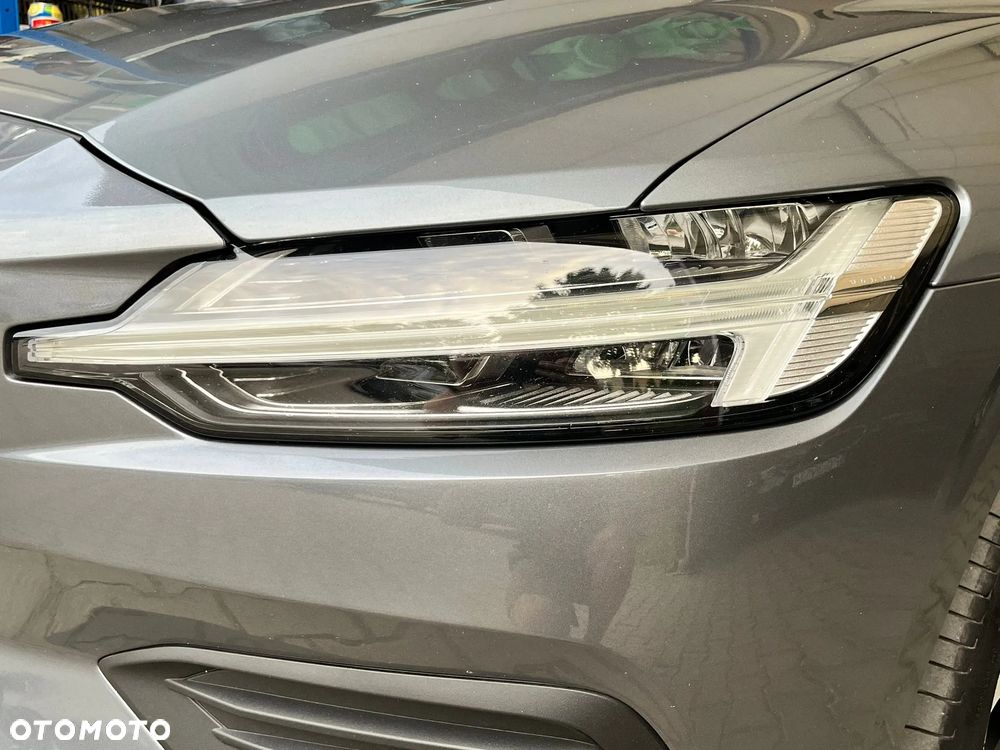 Volvo V60 D4 Momentum Pro - 33