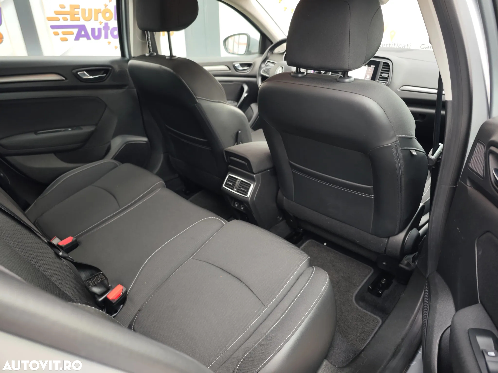 Renault Megane Grandtour E-TECH Plug-in 160 BUSINESS EDITION - 13