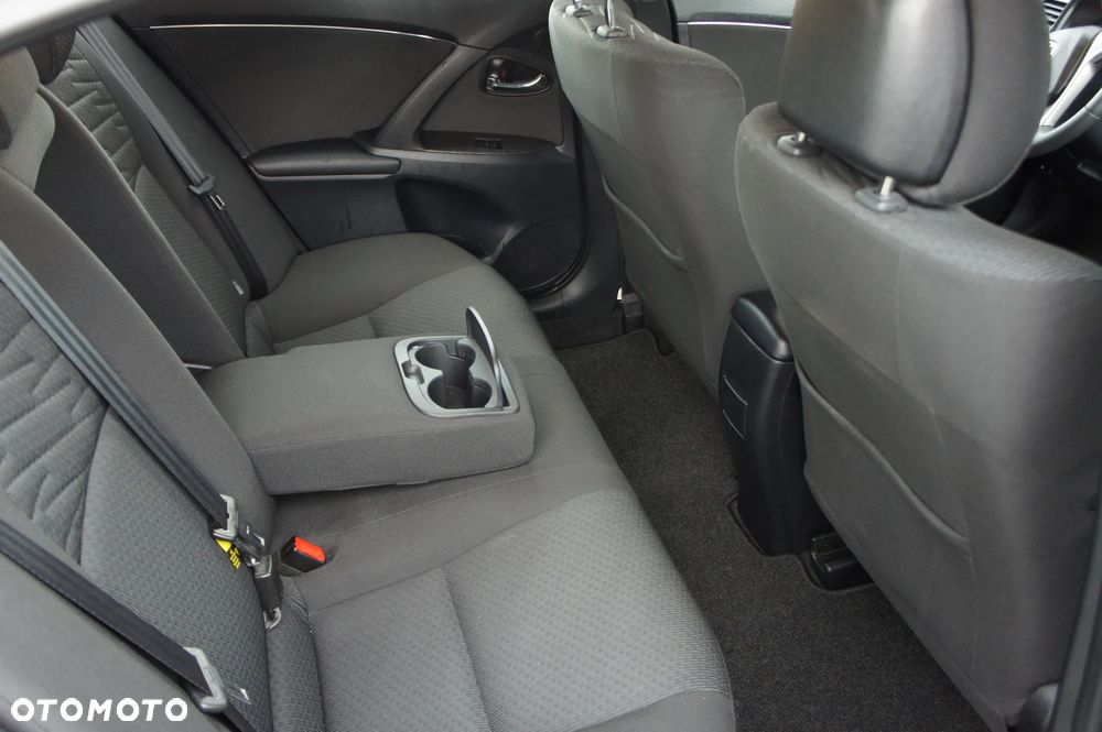 Toyota Avensis 1.8 Comfort - 17