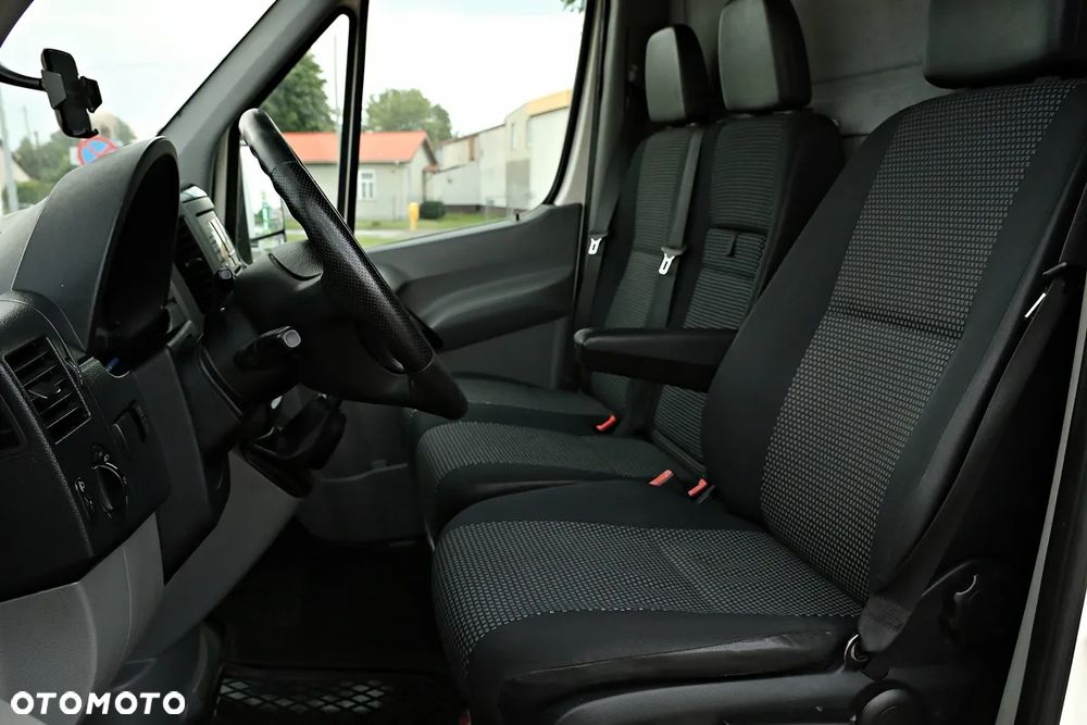 Mercedes-Benz Sprinter - 24