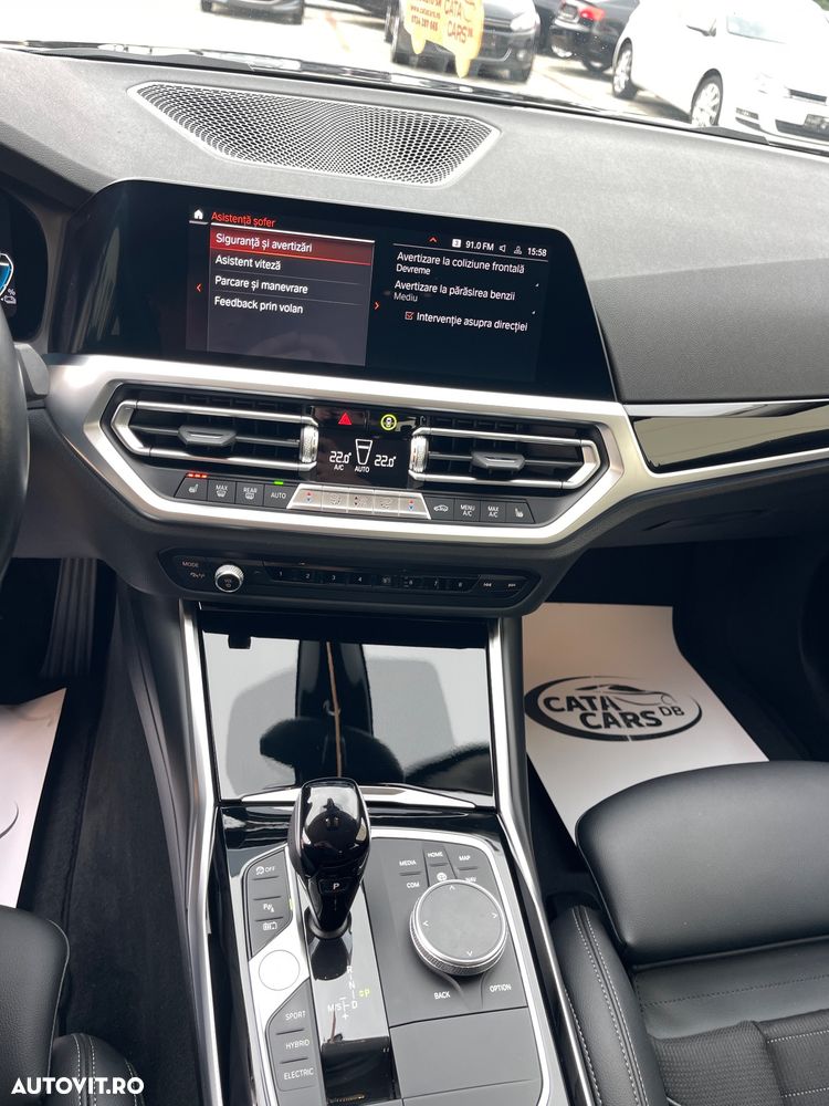 BMW Seria 3 330e Aut. Sport Line - 34