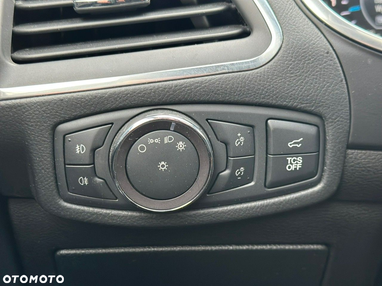 Ford Edge 2.0 EcoBlue 4WD Titanium - 24