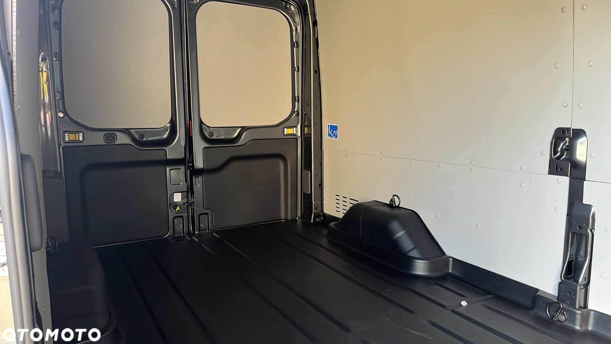 Ford E-Transit - 26
