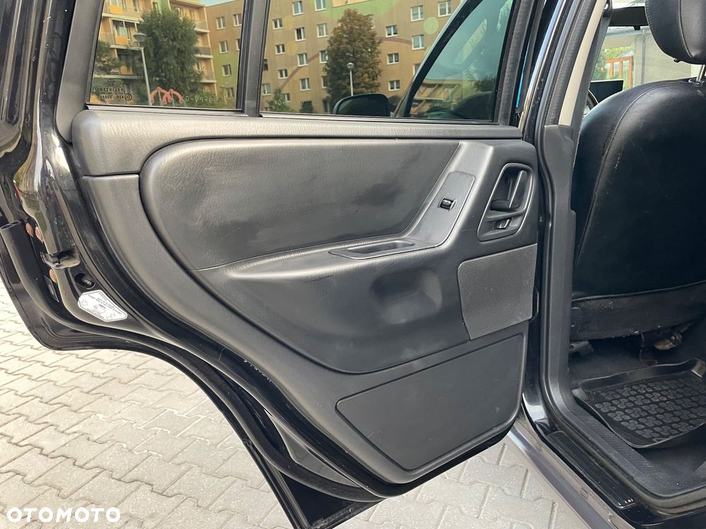 Jeep Grand Cherokee - 19